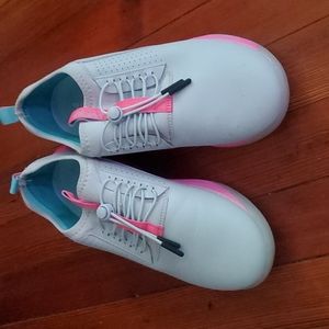 Cloves healthcare worker shoes